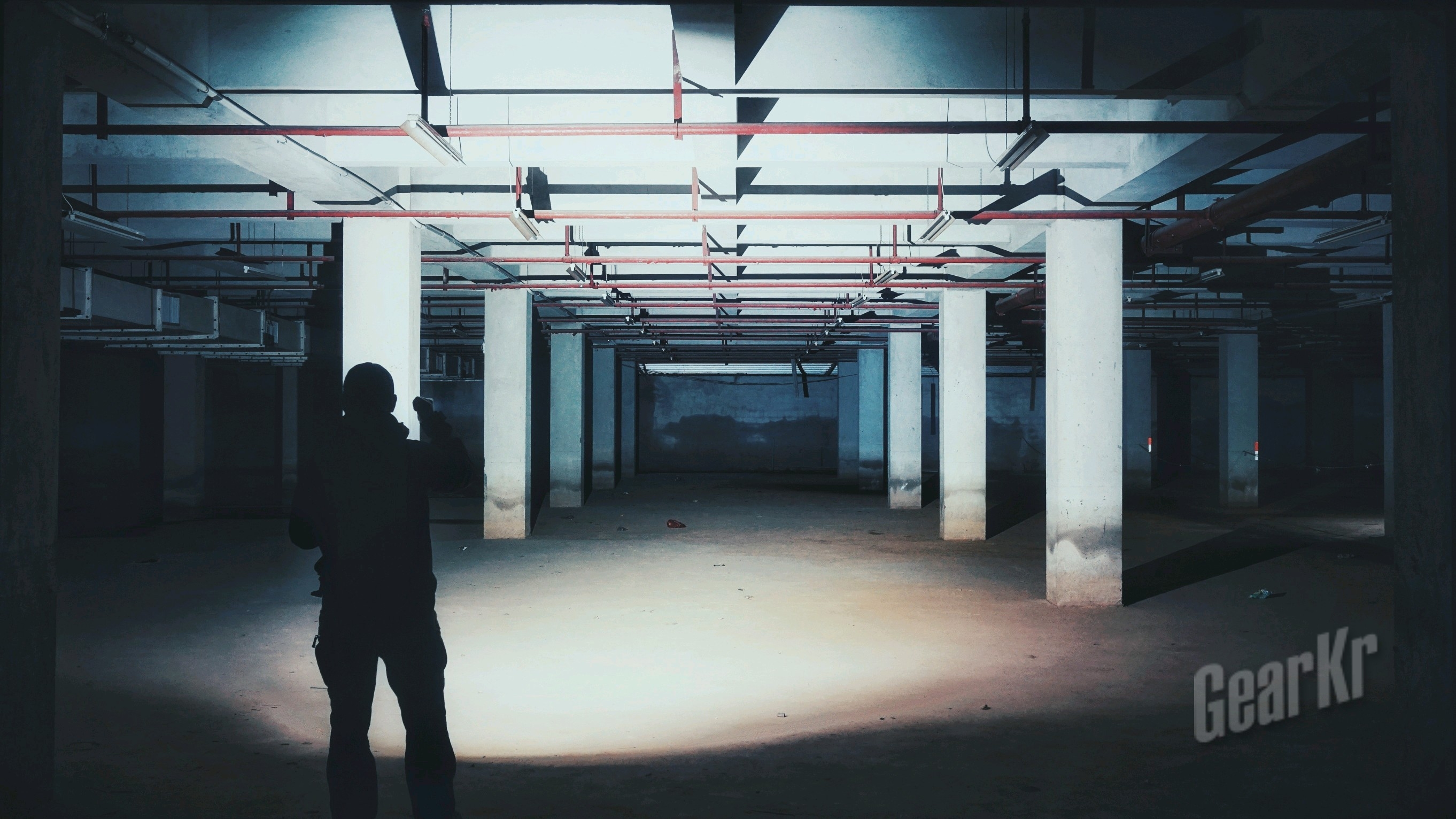 一键爆闪能当做防卫工具的奈特科尔i4000R手电