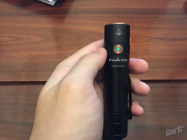 创造令人惊艳的大小,给予令人惊叹的光芒——Fenix E35 V3.0超亮便携EDC手电