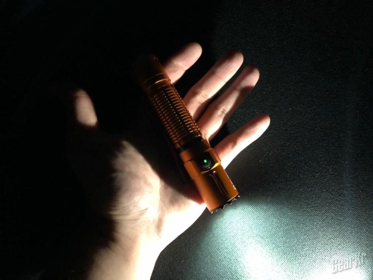 靓丽的贴身卫士——olight m2r pro橙色限量版