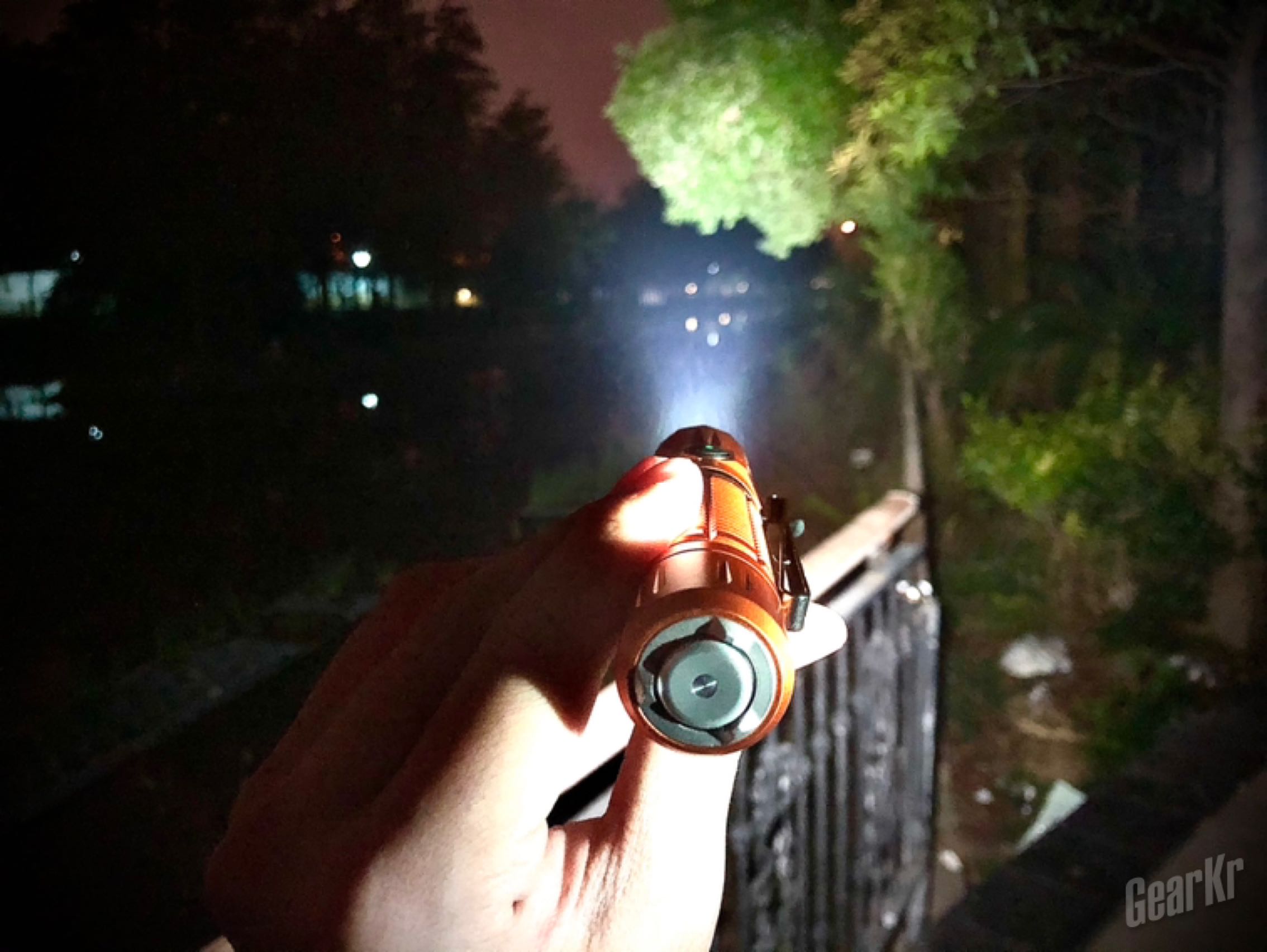 靓丽的贴身卫士——olight m2r pro橙色限量版